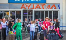 Antalya, 2023’te 17 Milyon Turist Hedefliyor